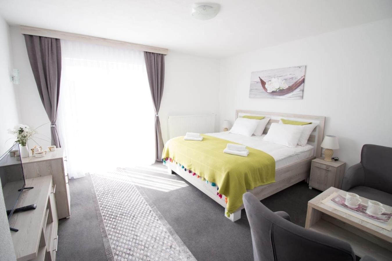 Aparthotel "Queen Zina" ヴラシチ エクステリア 写真