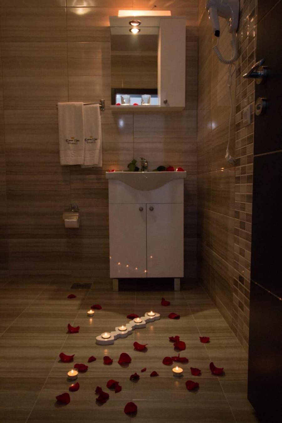 Aparthotel "Queen Zina" ヴラシチ エクステリア 写真