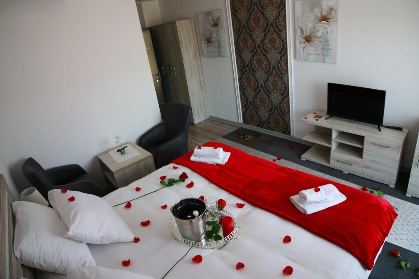Aparthotel "Queen Zina" ヴラシチ エクステリア 写真