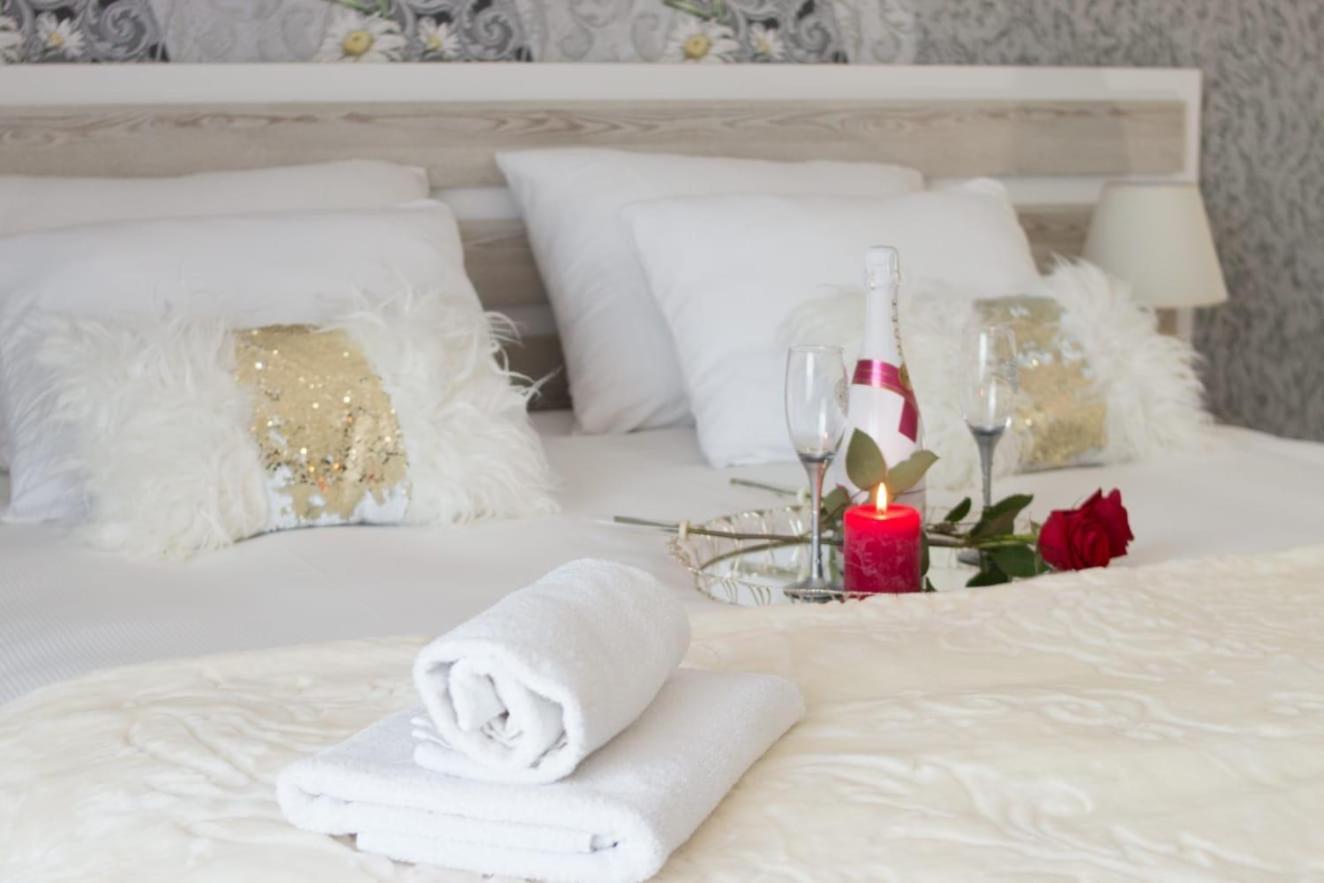 Aparthotel "Queen Zina" ヴラシチ エクステリア 写真
