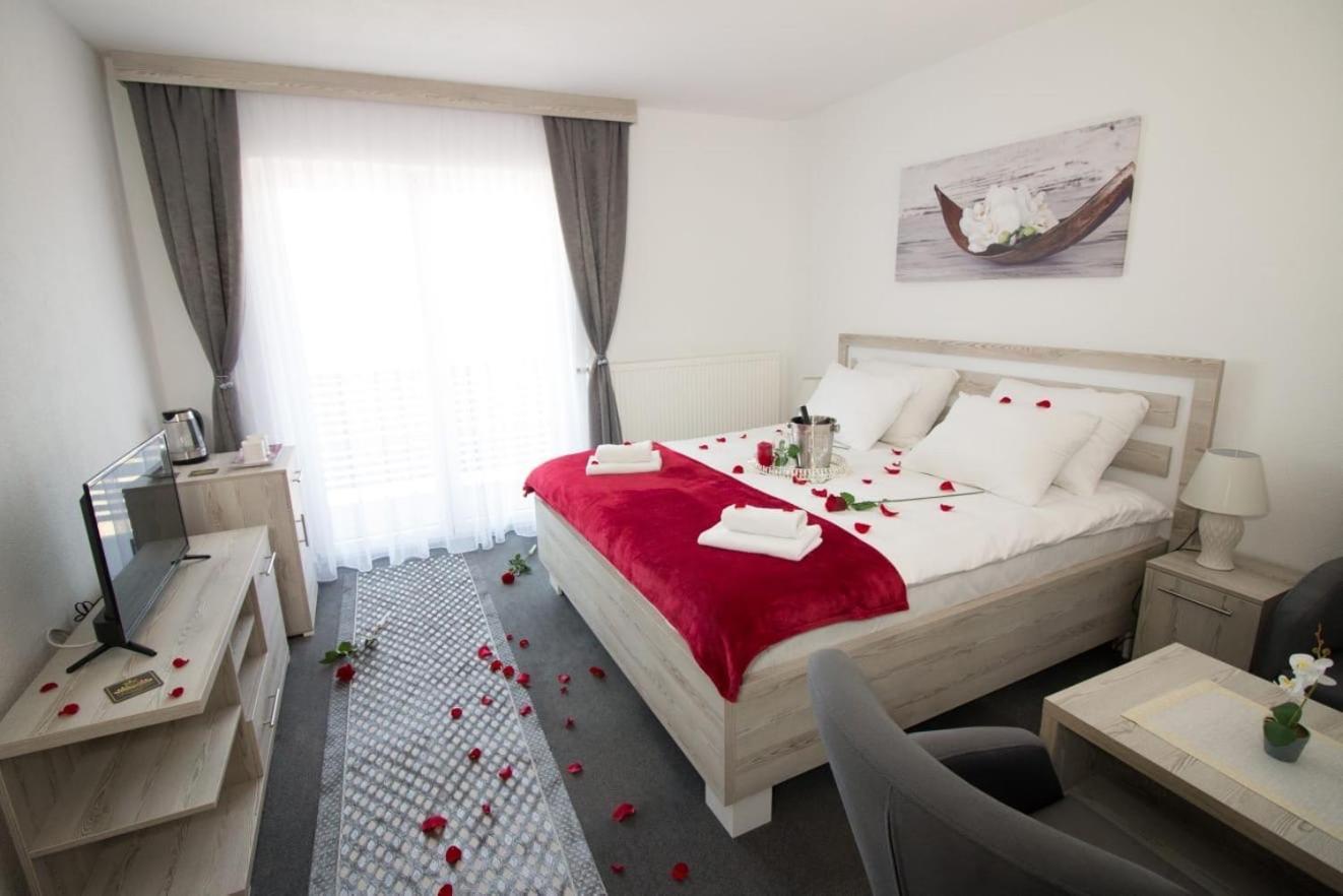 Aparthotel "Queen Zina" ヴラシチ エクステリア 写真