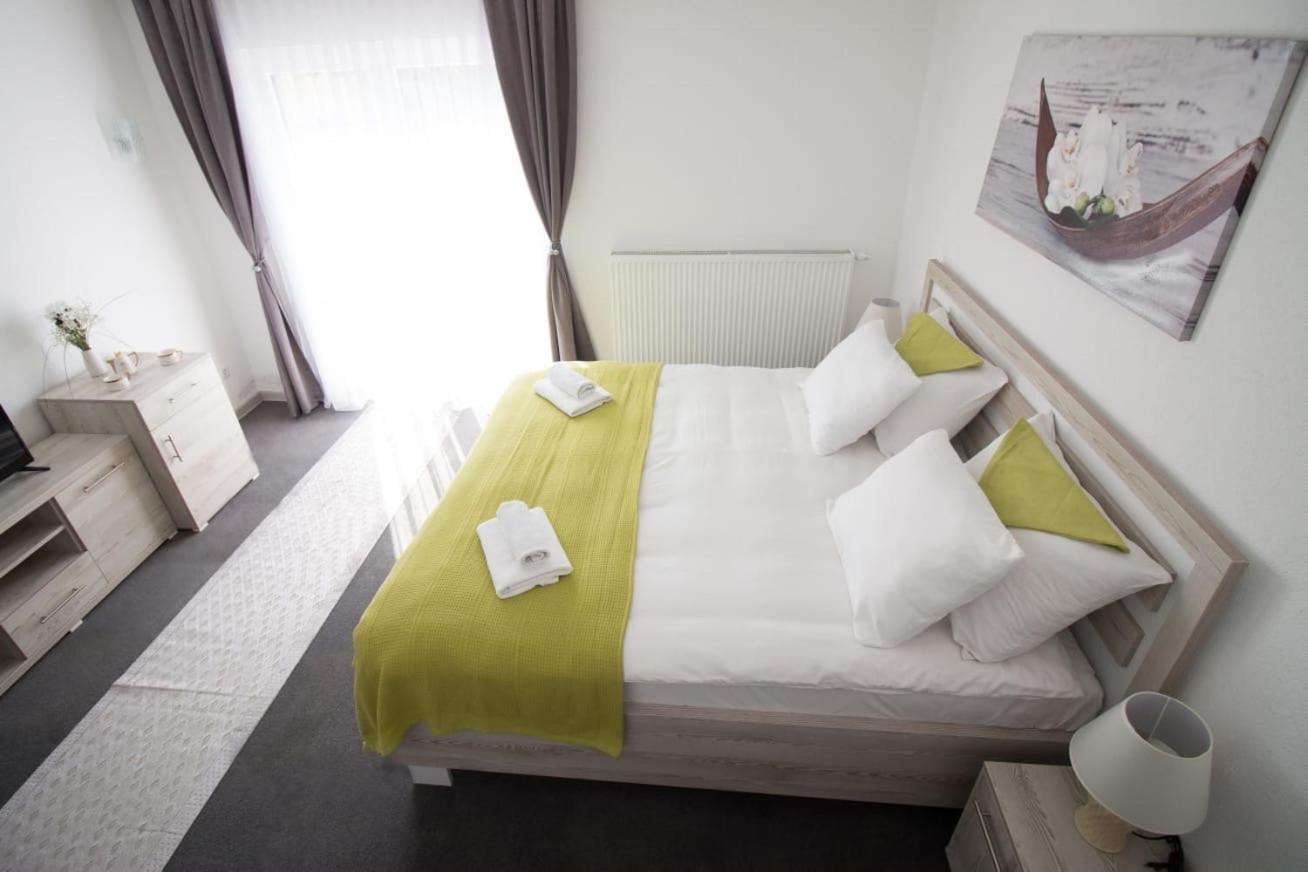 Aparthotel "Queen Zina" ヴラシチ エクステリア 写真